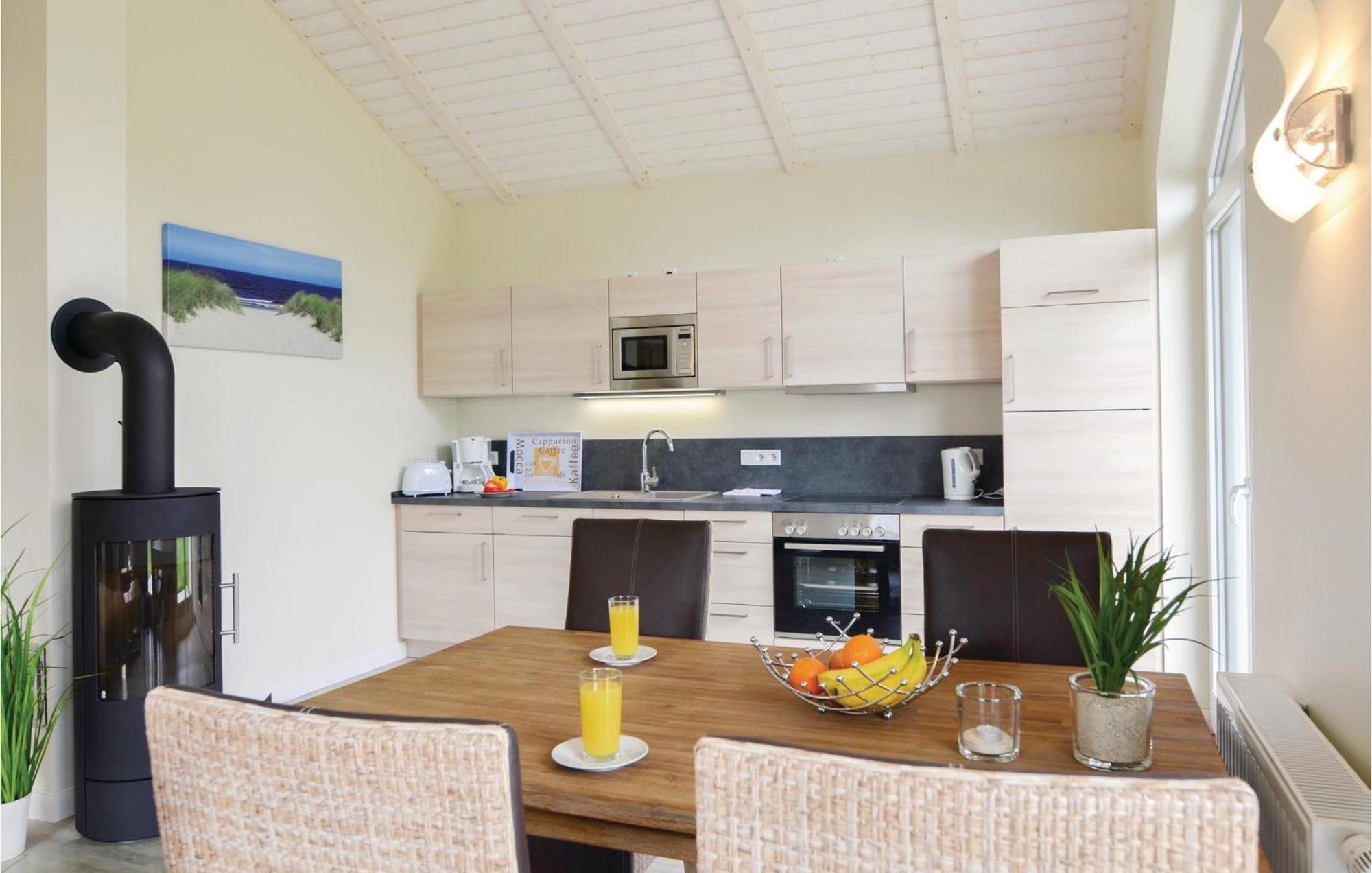 Awesome Home In Dagebuell With Kitchen Esterno foto